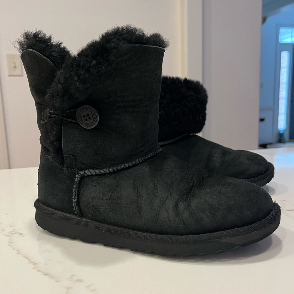 Ugg Bailey Button ladies size 7 black